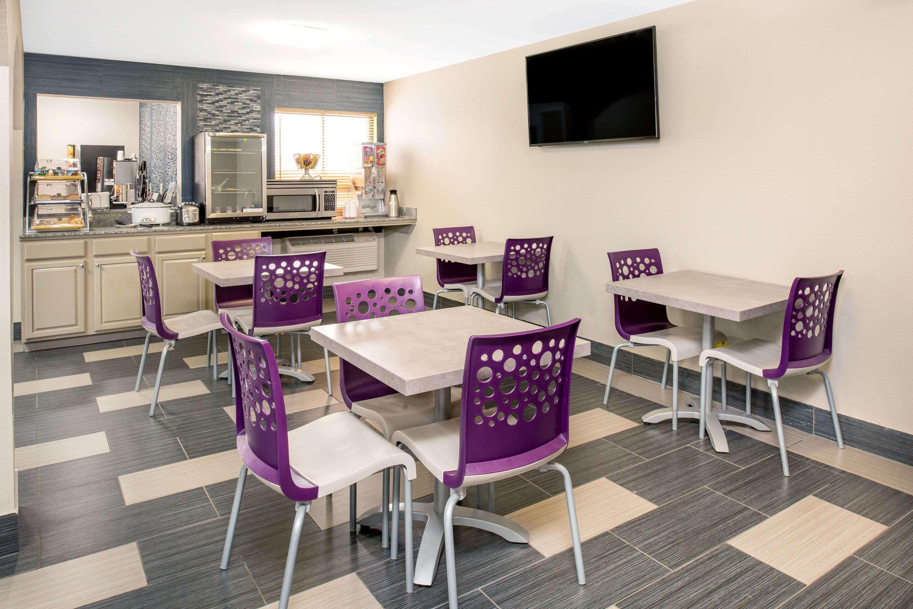 Days Inn By Wyndham Carthage Exteriér fotografie