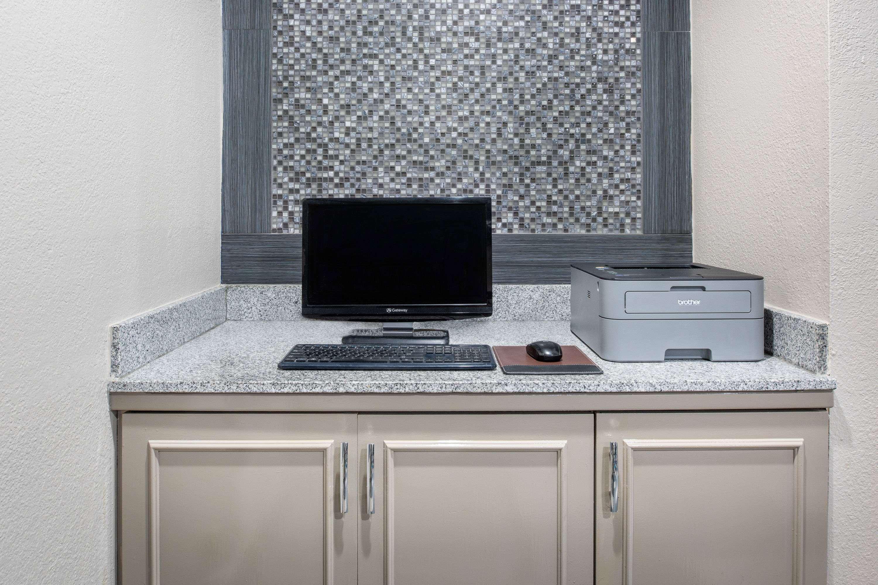 Days Inn By Wyndham Carthage Exteriér fotografie