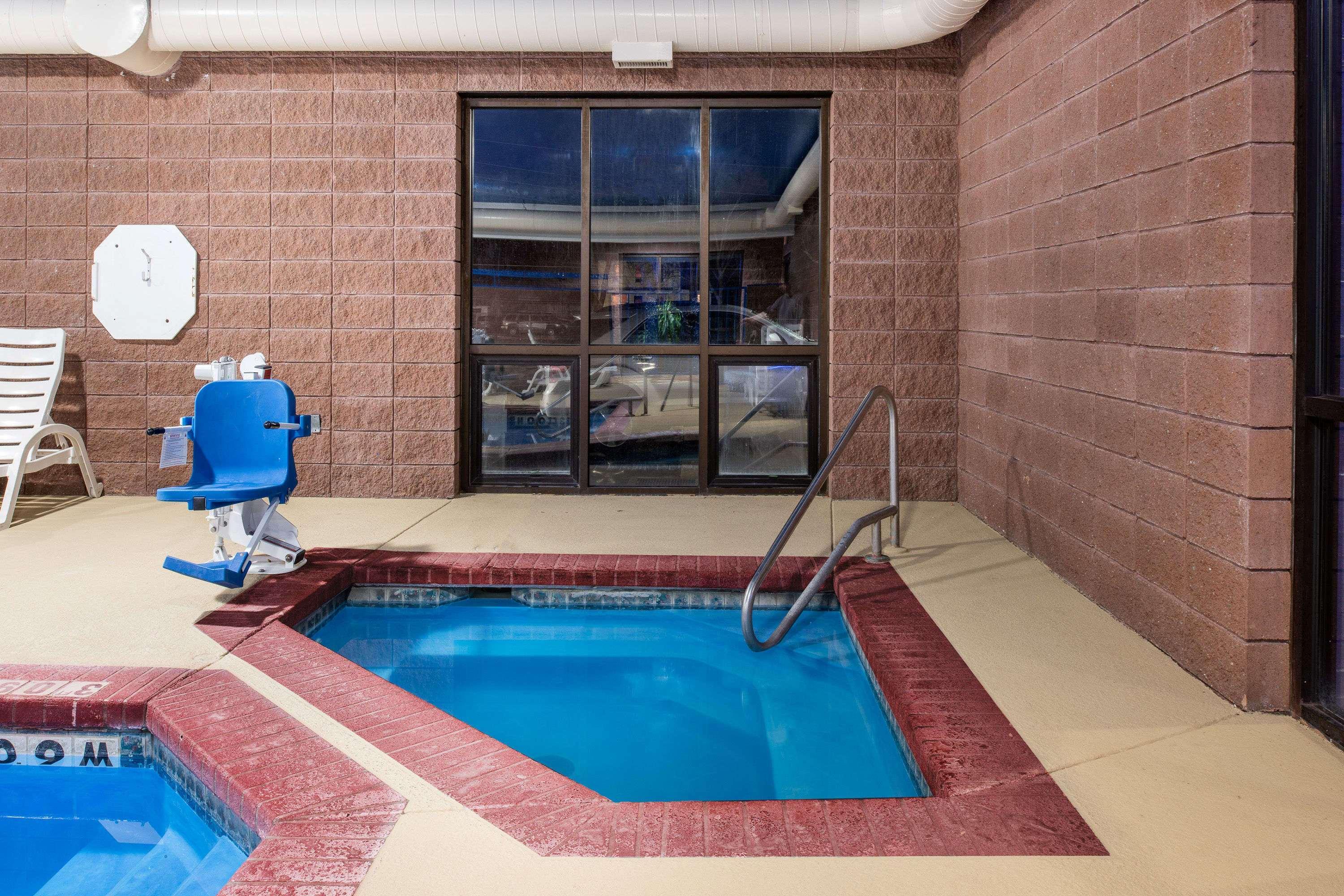 Days Inn By Wyndham Carthage Exteriér fotografie
