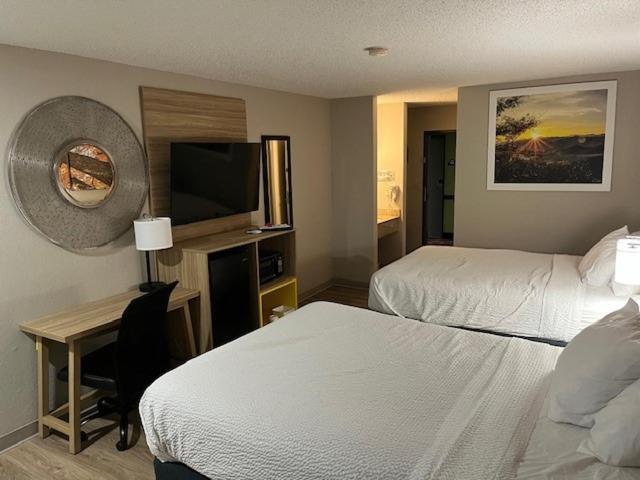 Days Inn By Wyndham Carthage Exteriér fotografie